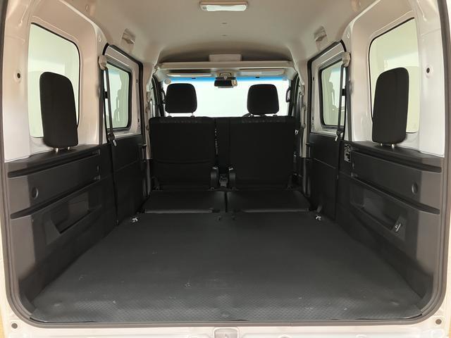 リヤシートを格納するとこんなにも広々とお使いいただける荷室に！日常・レジャーからお仕事まで幅広くお使いいただけます☆