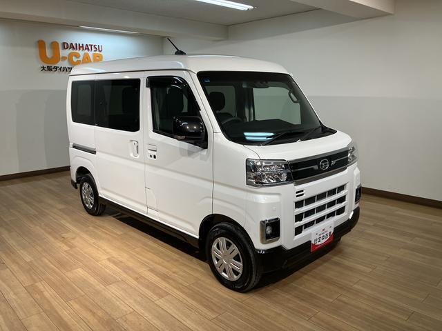 （アダプティブドライビングビーム）は、ハイビームで走行中に先行車や対向車を検知した時、部分的に遮光し、先行車や対向車に配慮しながら高い視認性を確保できます。夜間走行の安心感を高めます。