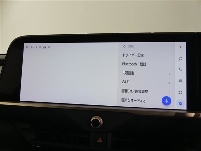 【ディスプレイオーディオ】・・・大型ディスプレイに各種オーディオ機能（AM/FMチューナー、Bluetooth対応）とスマートフォン連携機能を搭載。