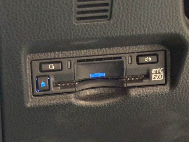 【ETC車載器】を装備しておりますので、ご納車直後からの遠距離ドライブも可能です。土日の利用料金の割引や、朝夕の通行料金を割引料金で高速道路をお楽しみいただけます。
