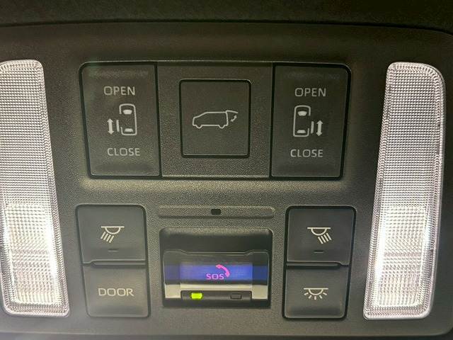 【両側電動スライドドア】運転席よりボタンひとつで開閉可能なスライドドアです。雨の日のお迎えの時など役立ちますね。