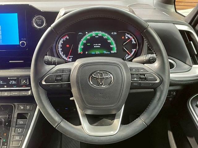 【ステアリングスイッチ】を装備しております。オーディオ操作をハンドルで行うことが可能です。