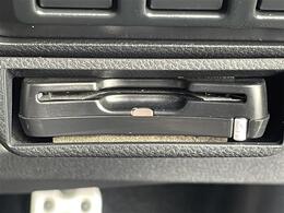 【ETC】有料道路を利用する際に料金所で停止することなく通過できる、ETC車載器（ノンストップ自動料金収受システム機器）が装備されています。セットアップを行うことで利用可能になります。