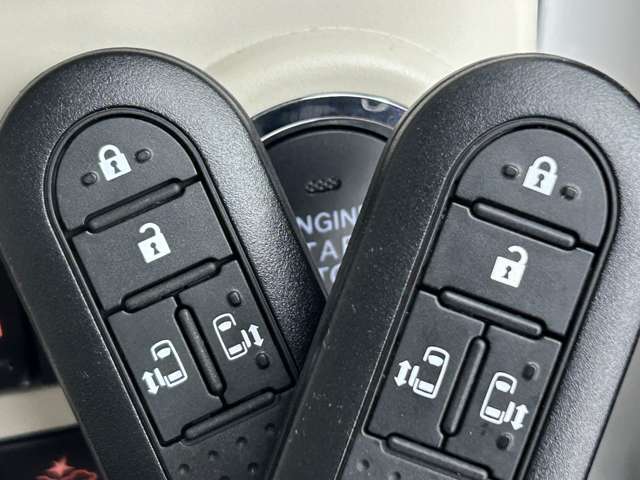 【　スマートキー＆プッシュスタート　】鍵を挿さずにポケットに入れたまま鍵の開閉、エンジンの始動まで行えます。