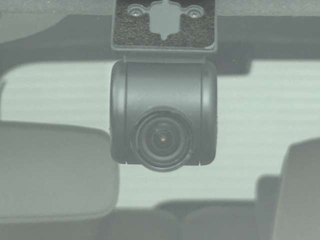 【　ドライブレコーダー　】運転中の記録を残します。事故などを起こした起こされた時の証拠を残します。