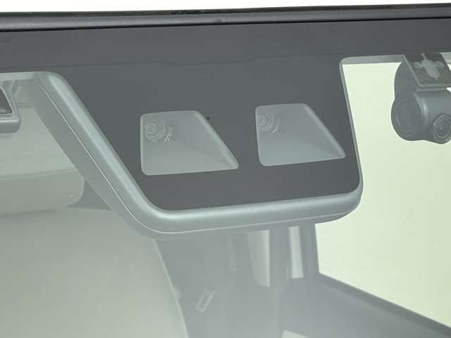 【　衝突被害軽減ブレーキ　】衝突軽減ブレーキ付き♪誤操作で万が一、前方の車に衝突しそうになった際に自動でブレーキが作動し衝突の被害を軽減します！