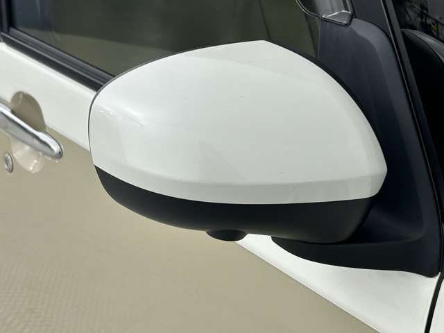 【　電動格納ミラー　】ドライバーの目線に合わせ、ミラーの上下左右調整が可能です♪