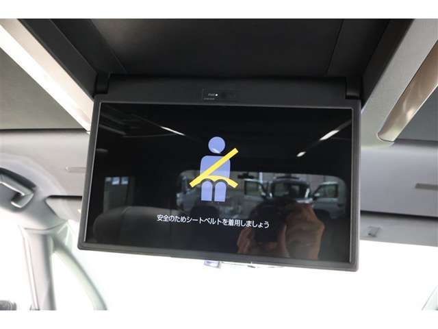 ■後席モニター■長時間のドライブでも快適ですね。後席の家族・皆様方に楽しんでくれる時間を提供出来ます！
