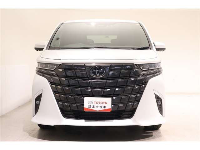 LEDヘッドランプは、白く明るい光で夜間走行の安心を高め、低消費電力で低燃費にも貢献します。バルブ寿命も長いので安心ですね！