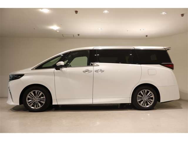 人気の装備両側電動スライドドアが付いています！小さなお子様が見えるご家庭では・・隣の車にドアが当たらないか心配・・そんな悩みも解消されます。スイッチで開閉も出来ます！挟み込みにはご注意下さいませ。