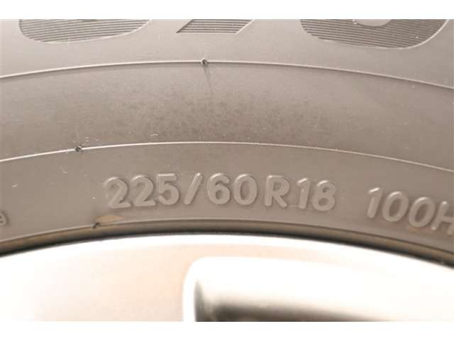 225/60R18　   タイヤサイズです。　タイヤのご相談も石川トヨペットカローラにお任せください