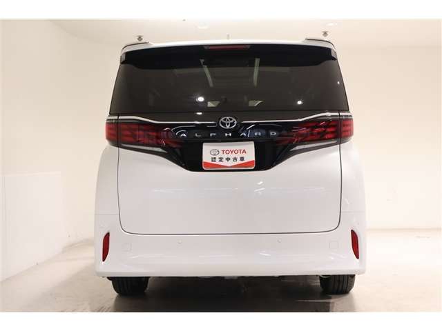 ハイマウントストップランプ採用で、後続車に対して自車の存在をアピールしてくれます！