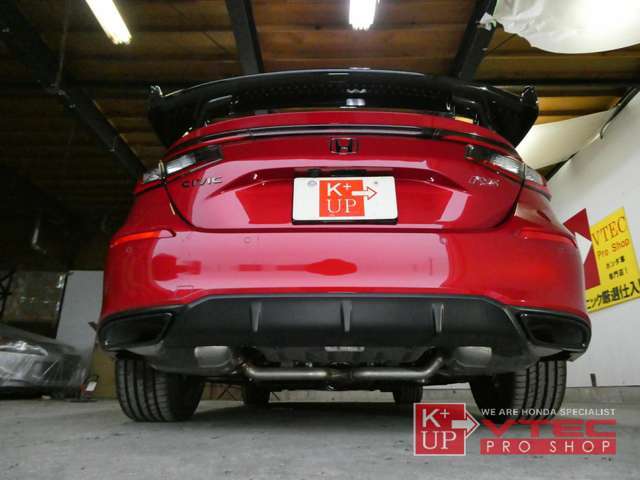 吸排気系はフルノーマルです。ご希望あれば別途社外マフラー装着などもご提案可能です。無限・SEEKER・SPOONなどお取り扱いございます。お気軽にご相談ください。