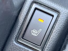 【シートヒーター】寒い日に重宝するシートヒーター！エアコンより早く温まってくれるので寒がりの人も安心ですね♪エアコンの温風は乾燥するから苦手、という方にもをおすすめです。