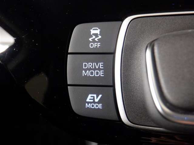 EVドライブモードで、エンジン音や排気ガスを気にすることなく走れます。早朝・深夜や屋内の駐車場などで重宝しますよ♪