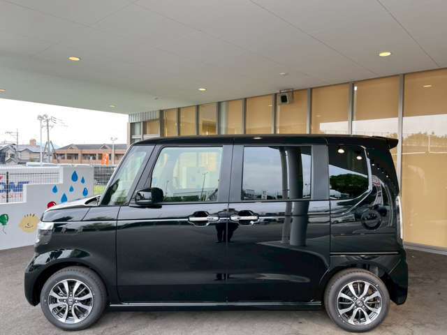 ☆当店の届出済・登録済未使用車は、原則走行距離が10km未満で年式が2年以内の車としております。☆豊富な在庫から車種、グレードや色をお選びいただくことできます。