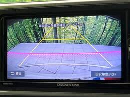【バックカメラ】駐車時に後方がリアルタイム映像で確認できます。大型商業施設や立体駐車場での駐車時や、夜間のバック時に大活躍！運転スキルに関わらず、今や必須となった装備のひとつです！