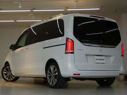 Vクラス特有の使用感はとても少なく心地よい禁煙車輌に便利な7人乗り！！　高級感漂うブラックレザーインテリアに快適なシートヒーター