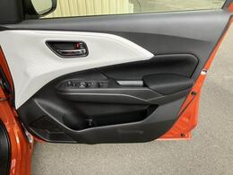 運転席ドアの内側のパネルです。