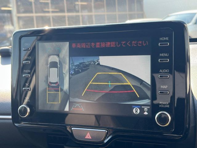 【バックカメラ】駐車時に後方がリアルタイム映像で確認できます。大型商業施設や立体駐車場での駐車時や、夜間のバック時に大活躍！運転スキルに関わらず、今や必須となった装備のひとつです！