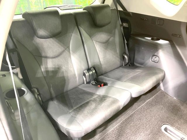 3列目シートはもちろん状態良好☆大人でもゆったりと座って頂けますので、大人数でのお出かけもラクラクです♪ご家族で、気の知れた仲間で、ドライブに行くのが楽しみですね♪