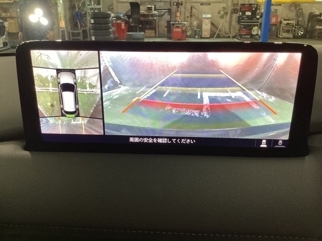 狭い場所での駐車やすれ違いなどでより的確な運転操作に役立つ360°ビューモニターが装備されています。
