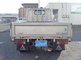 当店は販売だけでなく、買取にも力を入れています。古くなった軽トラ、小型、中型、トラック等、高価買取致します。是非お売り下さい。県外でも大歓迎です。お気軽にお電話下さい。