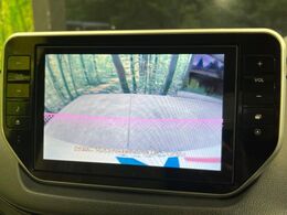 【バックカメラ】駐車時に後方がリアルタイム映像で確認できます。大型商業施設や立体駐車場での駐車時や、夜間のバック時に大活躍！運転スキルに関わらず、今や必須となった装備のひとつです！