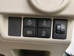 【スマートアシスト】走行中に前方の車両等を認識し、衝突しそうな時は警報とブレーキで衝突回避と被害軽減をアシスト。より安全にドライブをお楽しみいただけます。