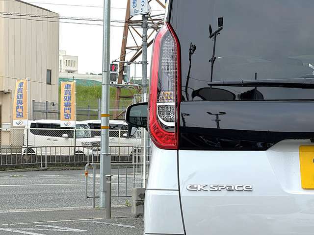 クリアランスソナーが装備されているので駐車が苦手な方でも安心♪障害物や壁に接近するとブザーで警告してくれます！