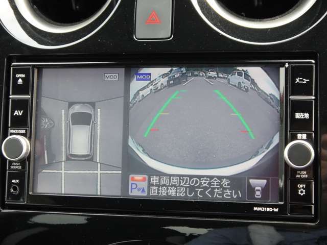 ★アラウンドビューモニター★4個のカメラから得た画像を車両上方から見下ろしたような映像で表示することで、車と路面の駐車枠の関係を一目で確認できます！