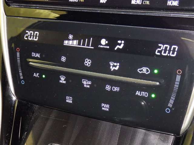 運転席・助手席・独立型オートエアコン。運転手とパートナー別々の温度設定が出来快適なドライブが楽しめます！！
