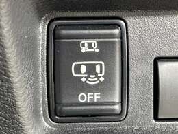 【ハンズフリーオートスライドドア】まるで魔法のトビラのように、インテリジェントキーがあれば、足だけでも自動で開いたり閉めたりできます。オートスライドドア（両側）の機能も有しています。