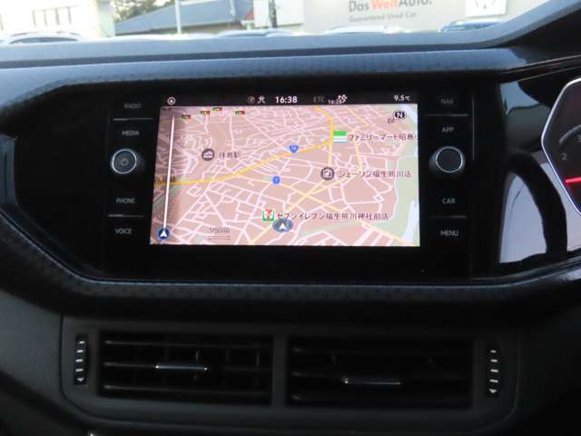 ディスカバーメディア搭載。「VW Connect」というeSIMが内蔵された画期的なシステムです。地図データなど自動で情報を更新することができるのが大きな魅力。なお、CD/DVD・TVは廃止されてます