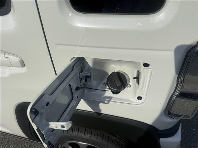 私たちは販売だけのお店では ありません。ご購入後のメンテナンスや車検、もしもの事故の際の対応など、お客様を末永くサポートさせていただくために『近隣のお客様限定』でお車をご案内させていただいております。