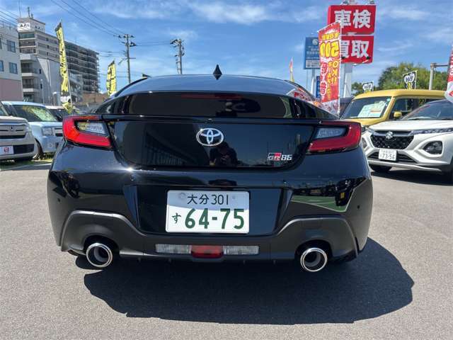 後ろです！