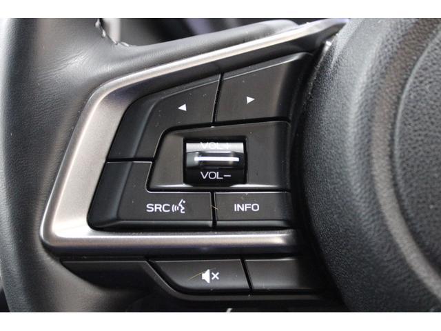 ステアリングオーディオリモコン装備。ステアリングから手を放すことなくオーディオの操作が可能です。