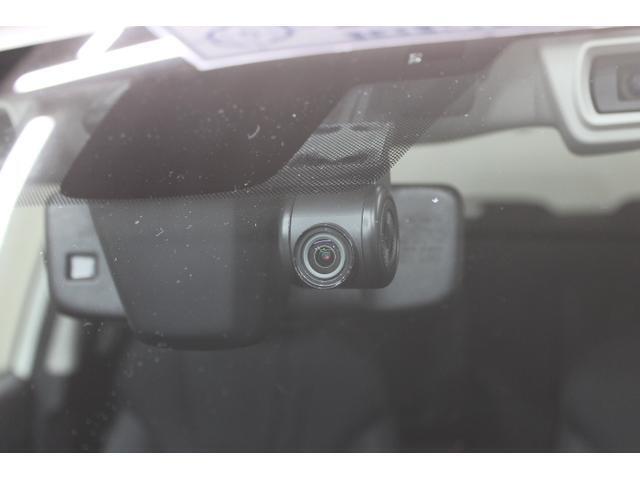 ドライブレコーダー搭載。フロントカメラはアイサイトのカメラに干渉しない専用設計です。