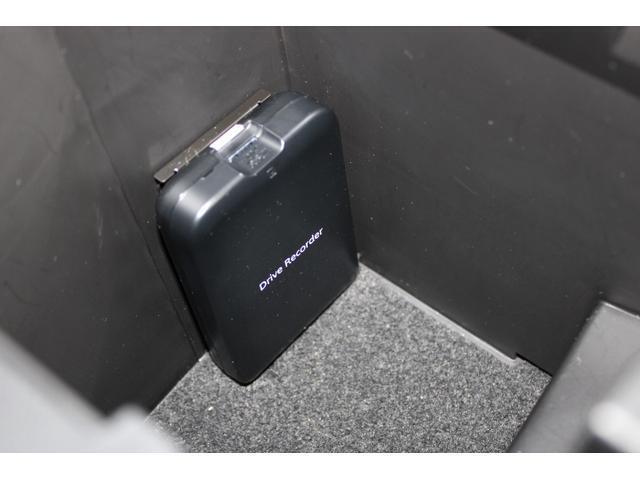 ドライブレコーダー本体はセンターコンソール内に設置。