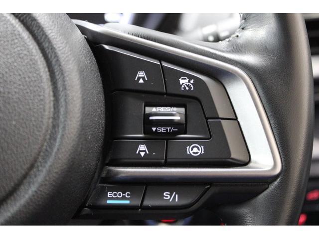 全車速域追従クルーズコントロールのほか、エンジンの出力特性を変更できる「ドライブモードセレクター」のスイッチをステアリング右側に装備。