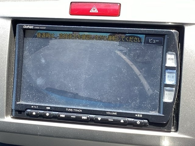 バックカメラも装備しております。車庫入れの苦手なお客様も安心！重宝してくれます！