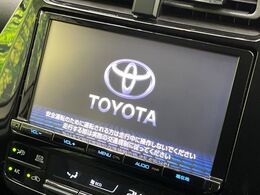 【メーカー純正9インチナビ】インテリアに溶け込むスタイリッシュな「専用設計」メーカーナビを装備♪視認性や操作性など基本性能にも優れ、より上質なカーライフをお楽しみいただけます。