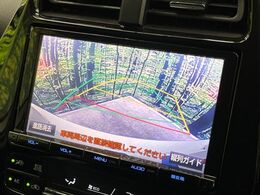【バックカメラ】駐車時に後方がリアルタイム映像で確認できます。大型商業施設や立体駐車場での駐車時や、夜間のバック時に大活躍！運転スキルに関わらず、今や必須となった装備のひとつです！