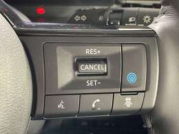 【プロパイロット】高速道路の渋滞走行や長時間の巡航走行時に、アクセル・ブレーキ・ステアリングをシステムが制御します！機能には限界があるためご注意ください。