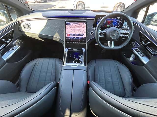 一体感のあるナビは、高級感ある車内を演出してくれます。オーディオ機能も充実しておりますので、運転もより楽しめます♪