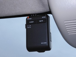 ◆ドライブレコーダー◆映像・音声などを記録する自動車用の装置です。　もしもの事故の際の記録はもちろん、旅行の際の思い出としてドライブの映像を楽しむことができます。