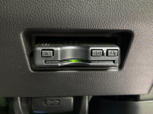 【ETC】高速道路の料金所をストレスなく通過！話題のスポットやサービスエリアに多い「スマートIC」利用時は必須のアイテムです。当店でセットアップを実施、ご納車当日からすぐにご利用いただけます！