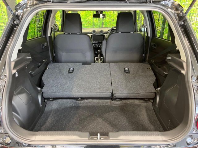 普段のお買い物や通勤、送迎等に十分な荷室スペースを確保しております。セカンドシートを倒すと、大きな荷物の積載も可能です♪