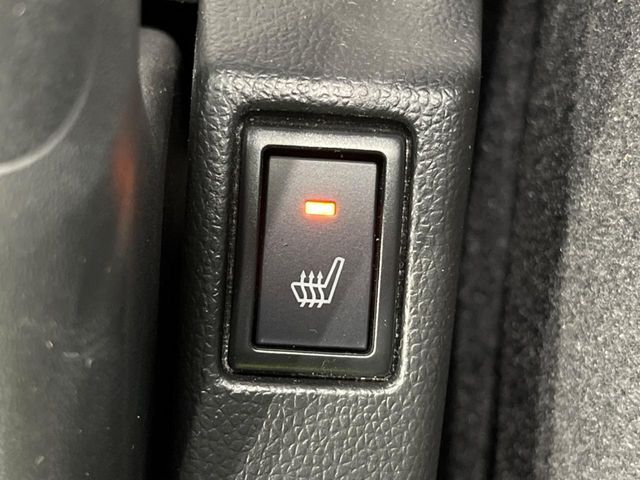 【シートヒーター】寒い日に重宝するシートヒーター！エアコンより早く温まってくれるので寒がりの人も安心ですね♪エアコンの温風は乾燥するから苦手、という方にもをおすすめです。