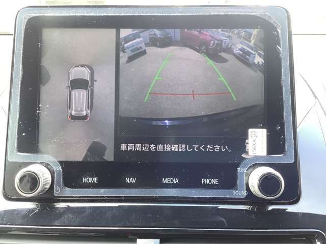 マルチアラウンドモニター（全周囲カメラ）装備☆真上から見下ろしているような映像で駐車をサポートします。